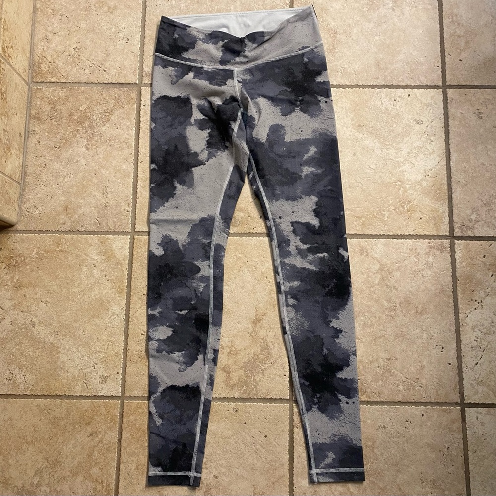 Lululemon size 6 leggings black gray